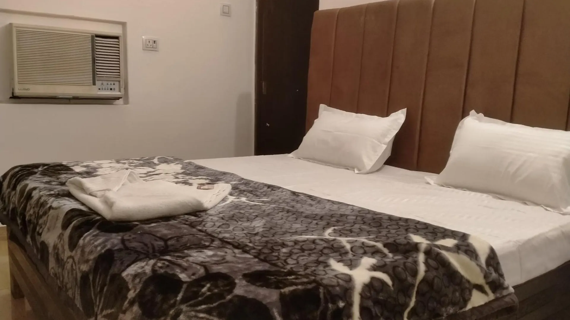 Hotel Parv Varanasi